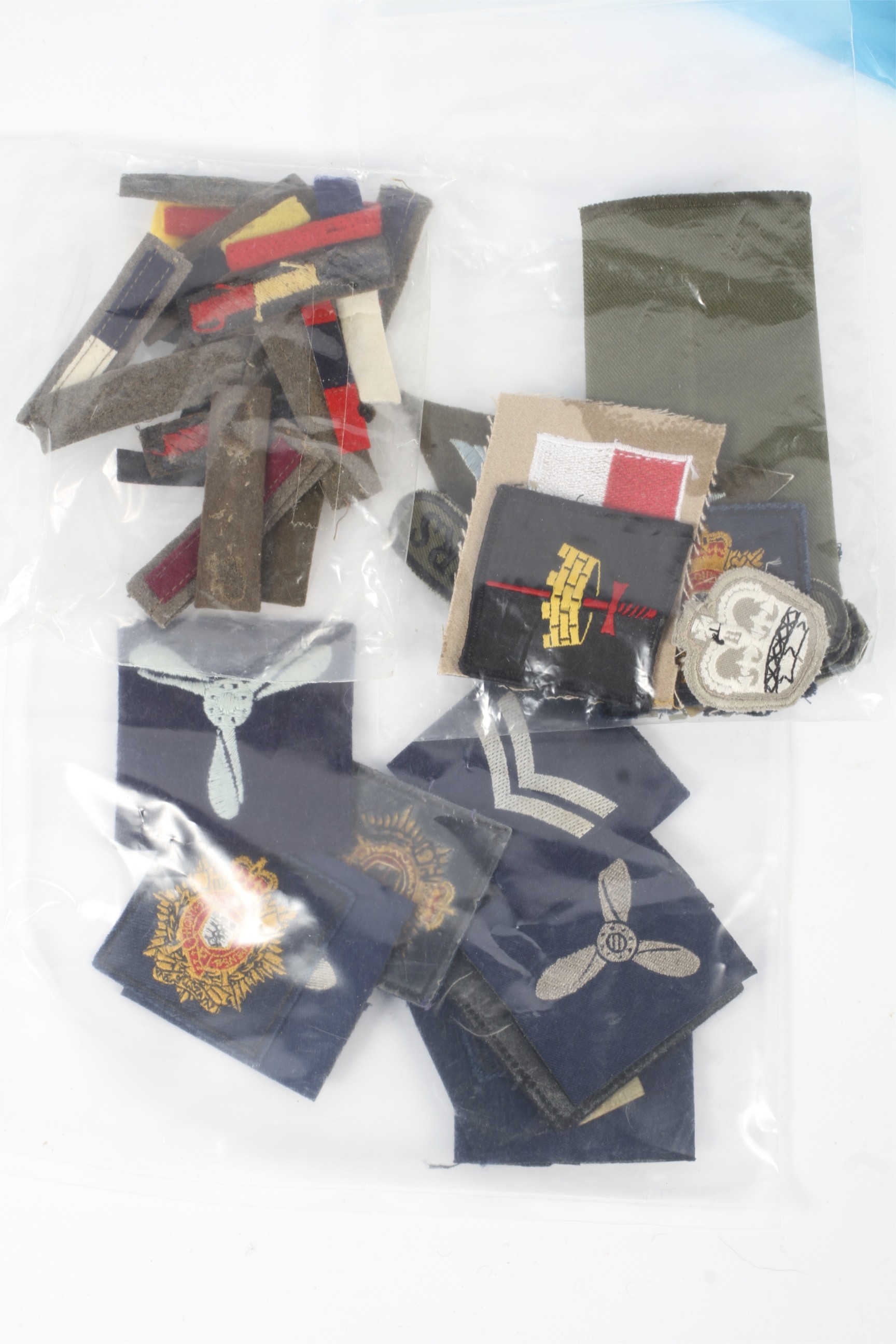 An extensive collection of fabric patches. - Image 6 of 9