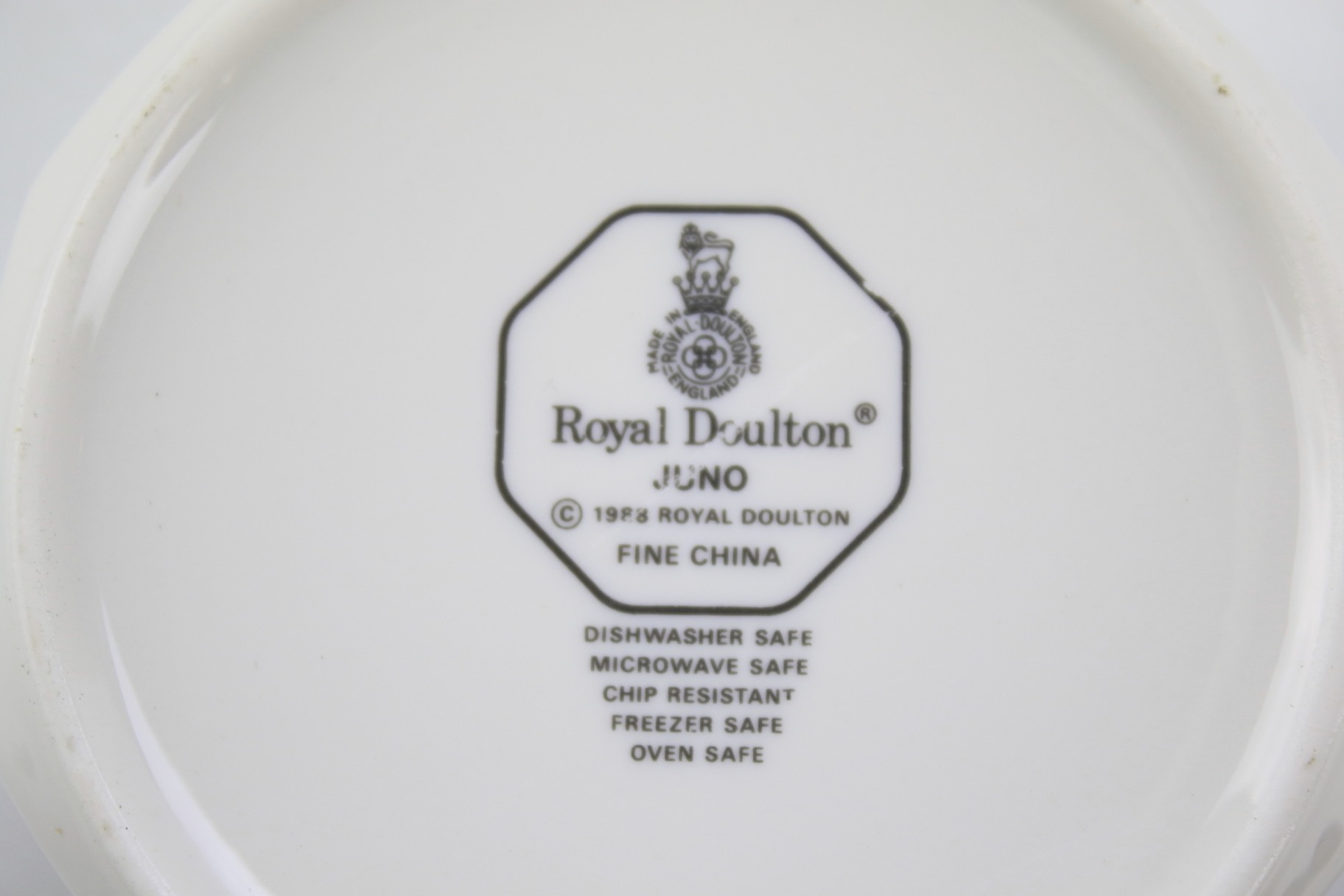 A Royal Doulton 'Juno' pattern part tea and dinner service. - Image 2 of 4