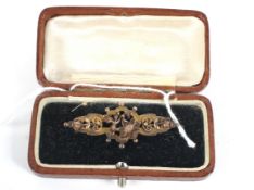 An Edwardian 9ct rose gold openwork sweetheart bar brooch.