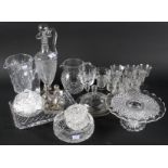 An assortment of 20th century glassware.