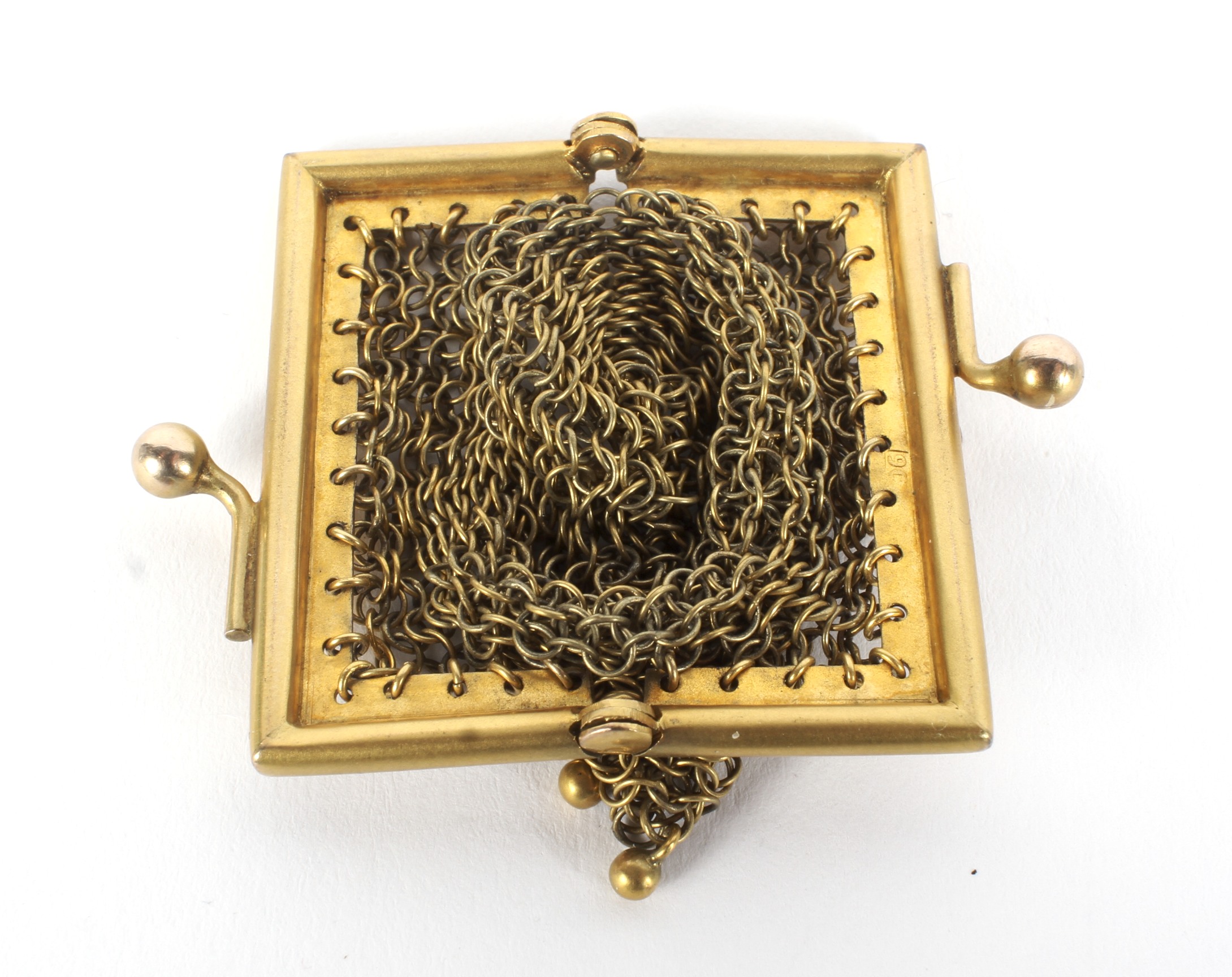 An early 20th century gold mesh sovereign or miser's purse. - Image 2 of 2