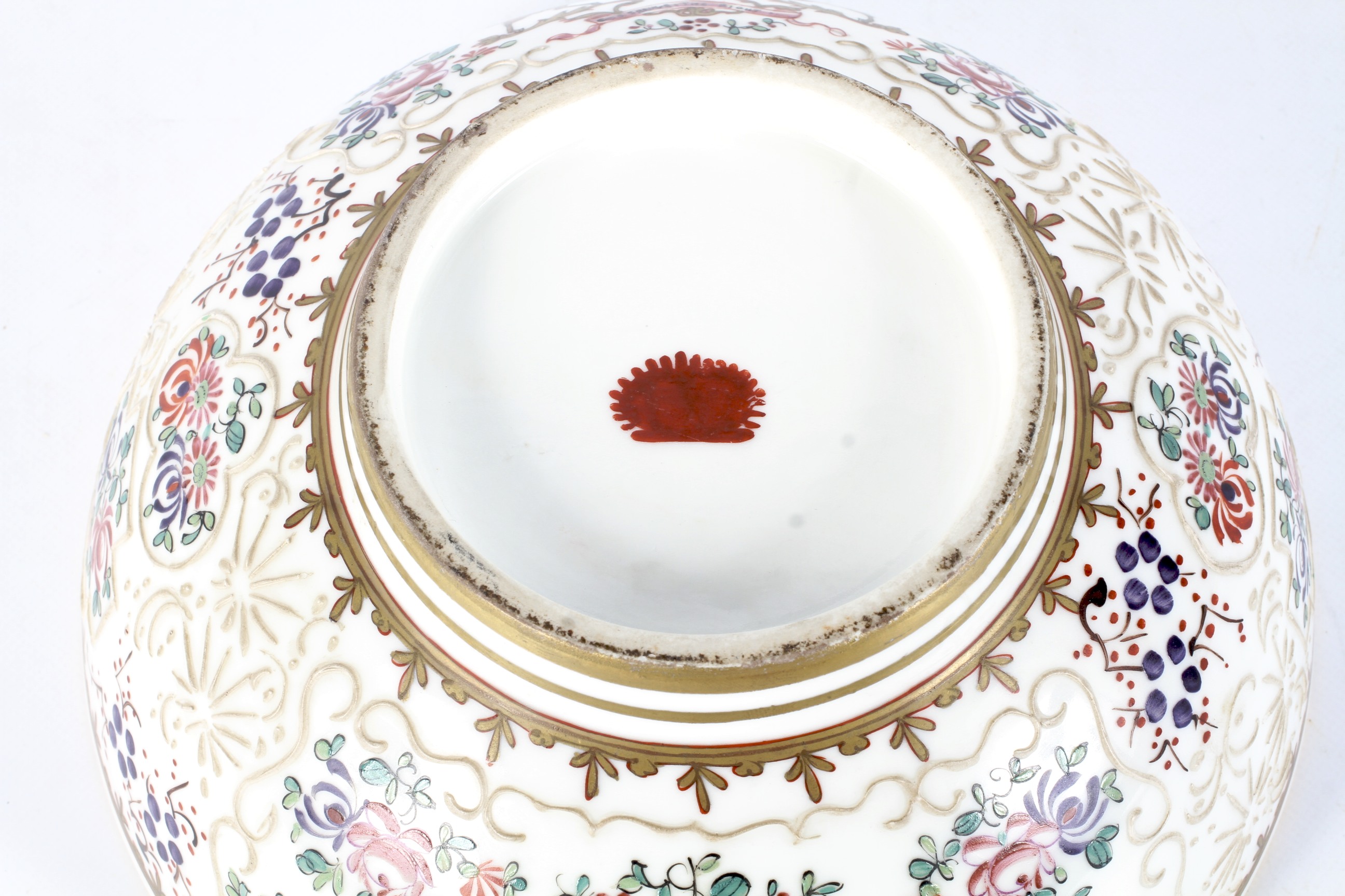 A Continental porcelain Chinese Export style bowl, early 20th century. - Image 3 of 3