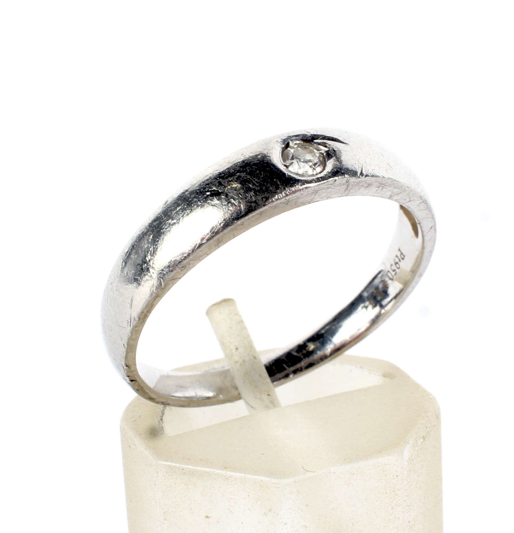 A vintage diamond single stone ring.