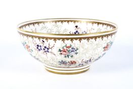 A Continental porcelain Chinese Export style bowl, early 20th century.