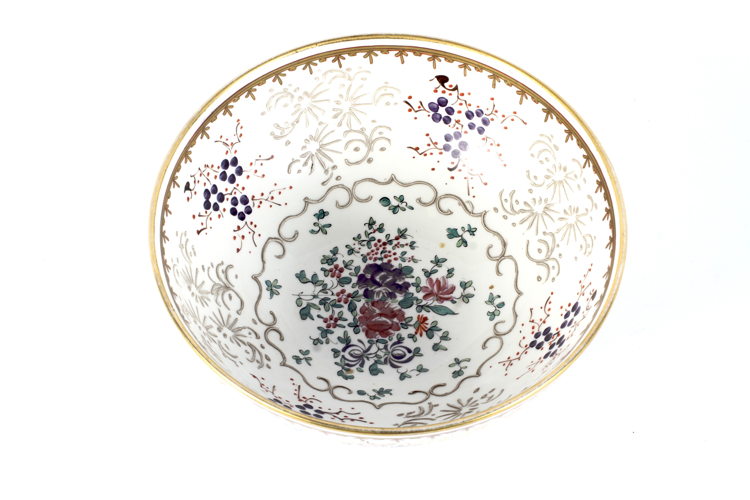 A Continental porcelain Chinese Export style bowl, early 20th century. - Image 2 of 3