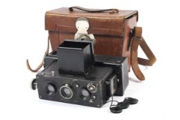A Voigtlander Stereflektoskop stereo camera. With 65mm 1:4.5 Heliar lenses in original leather case.