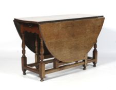 A Georgian oak drop leaf gateleg table w