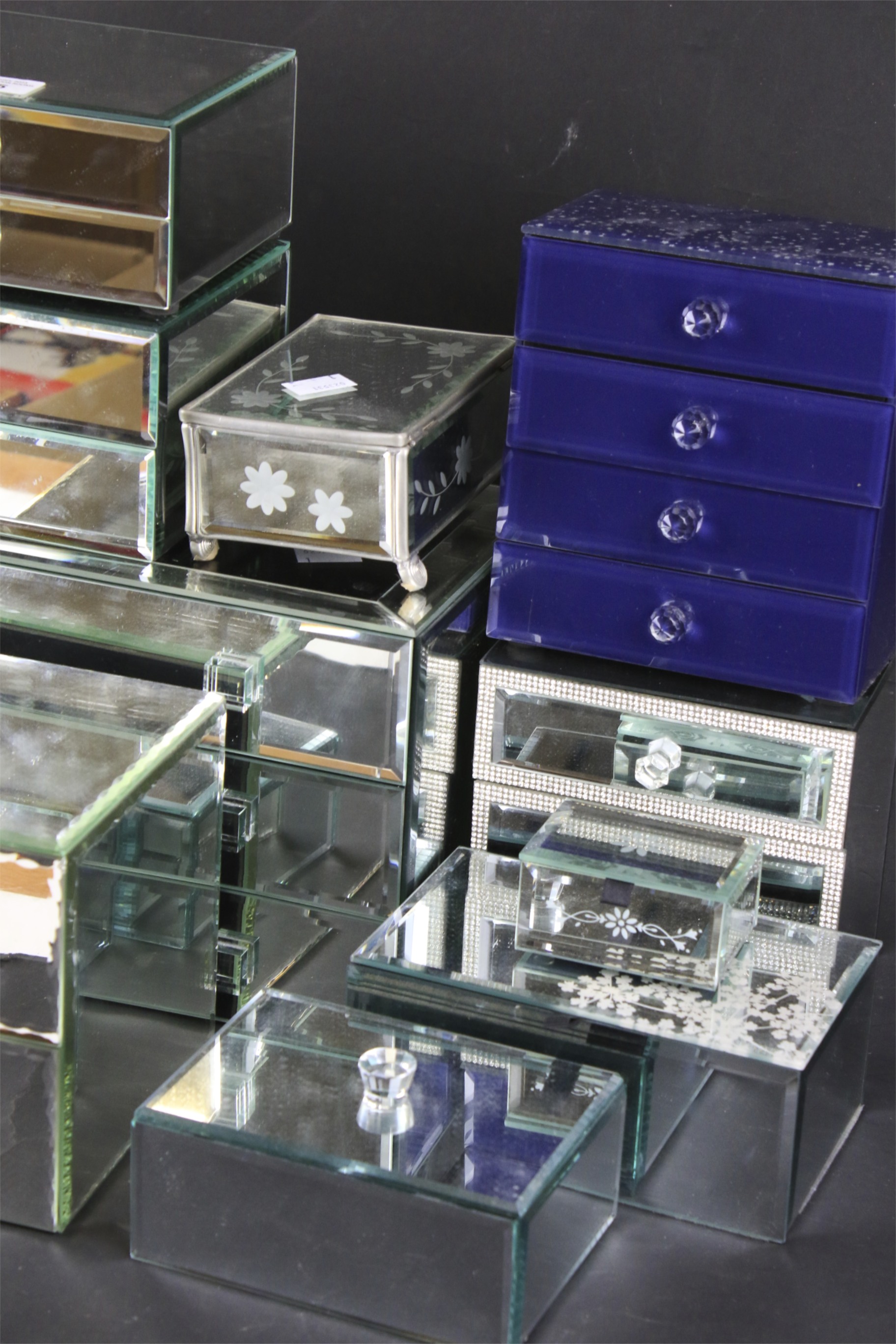 An assortment of mirrored jewellery boxes various sizes - Image 2 of 2