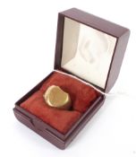 An 18ct gold gentleman's signet ring cut shank 4 grams