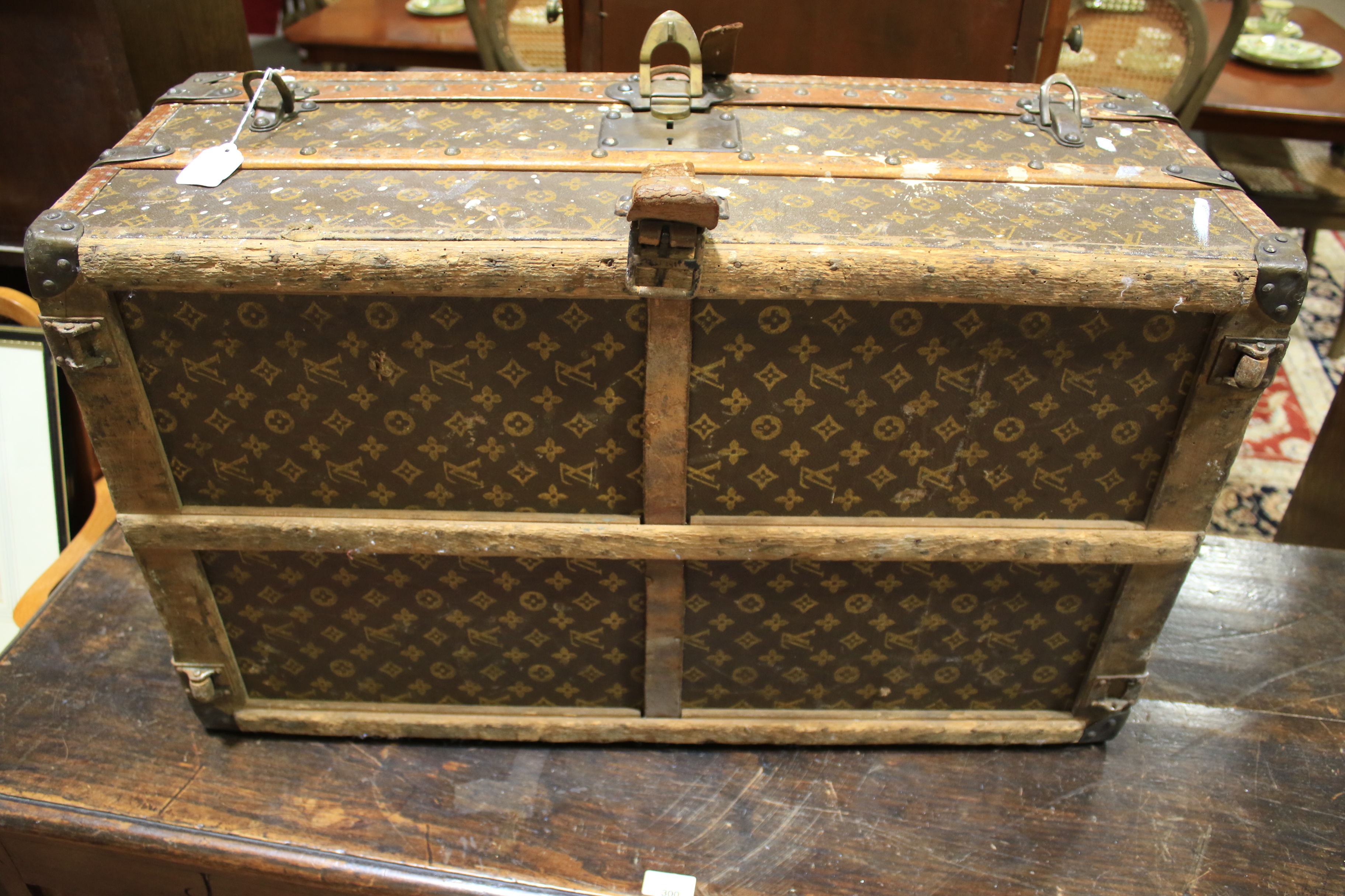 An early 20th century Louis Vuitton travelling trunk. - Image 12 of 26