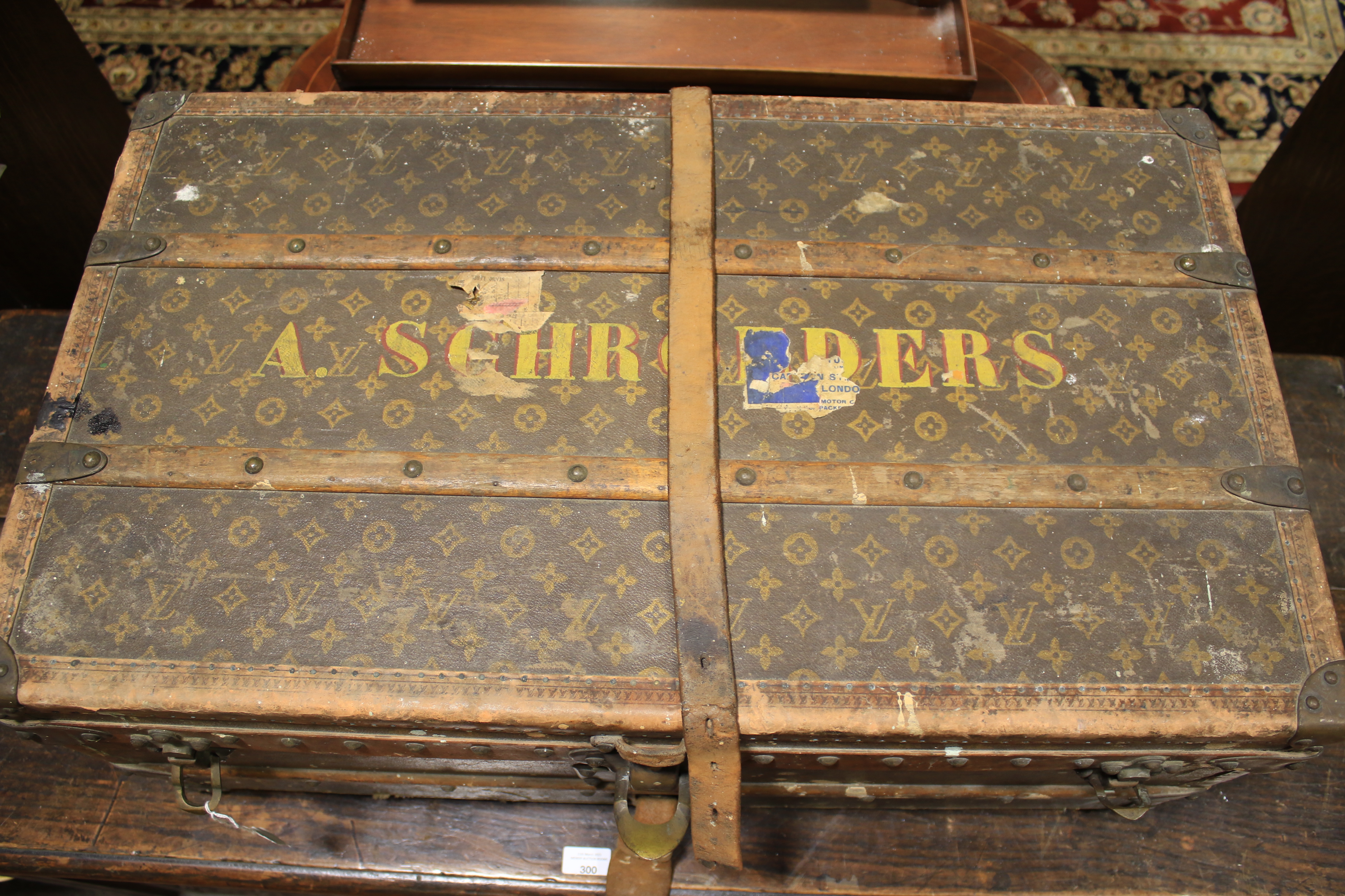 An early 20th century Louis Vuitton travelling trunk. - Image 10 of 26