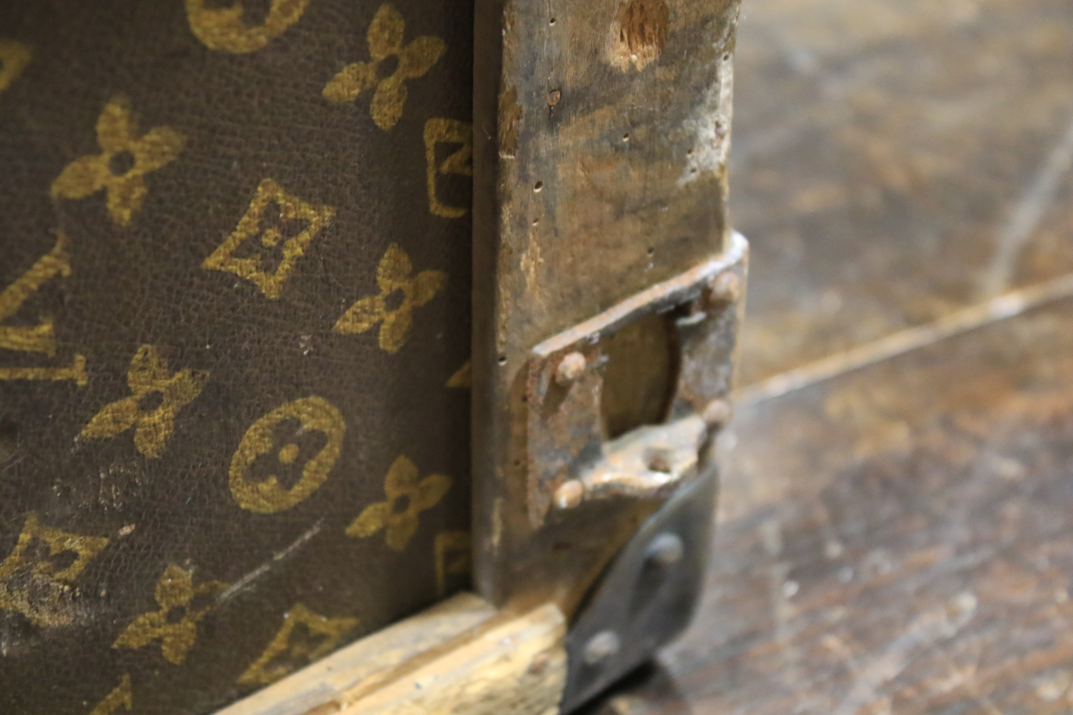 An early 20th century Louis Vuitton travelling trunk. - Image 17 of 26