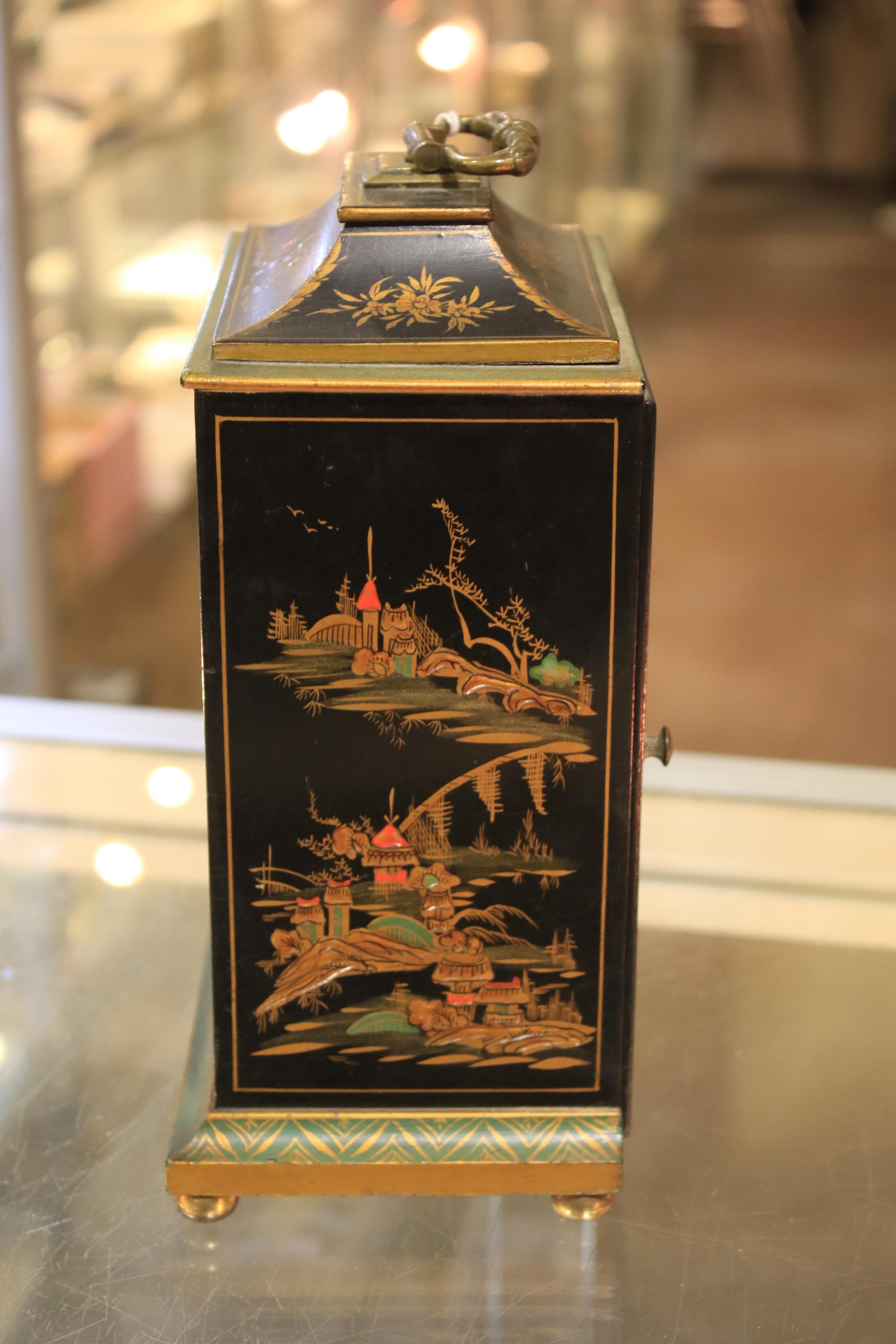 An early 20th century chinoiserie mantel clock. - Image 4 of 10