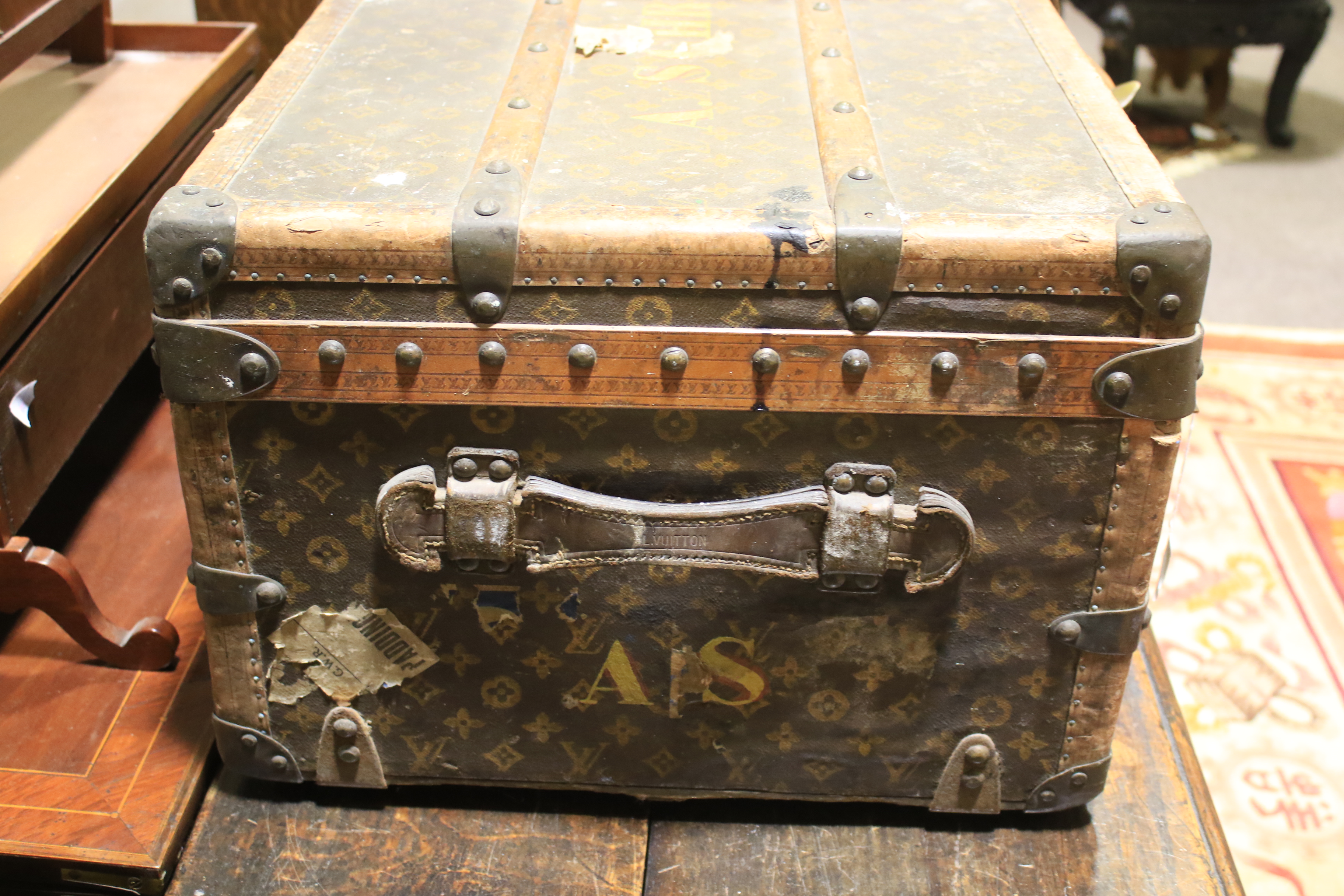 An early 20th century Louis Vuitton travelling trunk. - Image 9 of 26