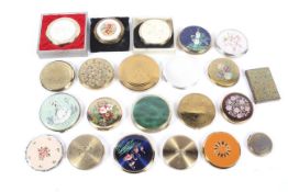 A collection of 20th century powder compacts. Decorated with flowers, mother of pearl, etc.