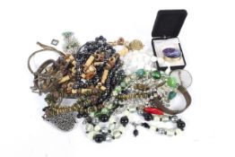 Small assortment of costume jewellery. Featuring necklaces, brooches and bracelets, etc.