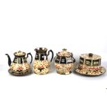 Five pieces of English pottery in the Imari style.