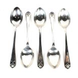A set of five silver teaspoons. Walker and Hall, hallmarked Sheffield 1932, 66.