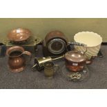 A quantity of assorted vintage household and kitchenalia items.