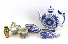 A group of vintage Chinese and Japanese collectables.