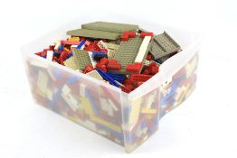 Approximately 5.5kg of assorted vintage Lego building pieces.