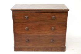 A mahogany chest of drawers. With turned wooden handles, H87cm x D55cm x W108cm.