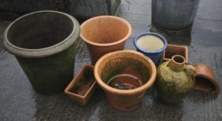 Eight gardening pots.