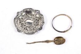 An assortment of silver collectables.