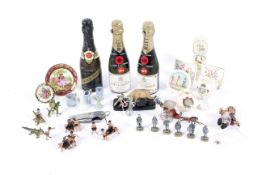 A group of 20th century collectables.
