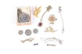 Collection of assorted jewellery.
