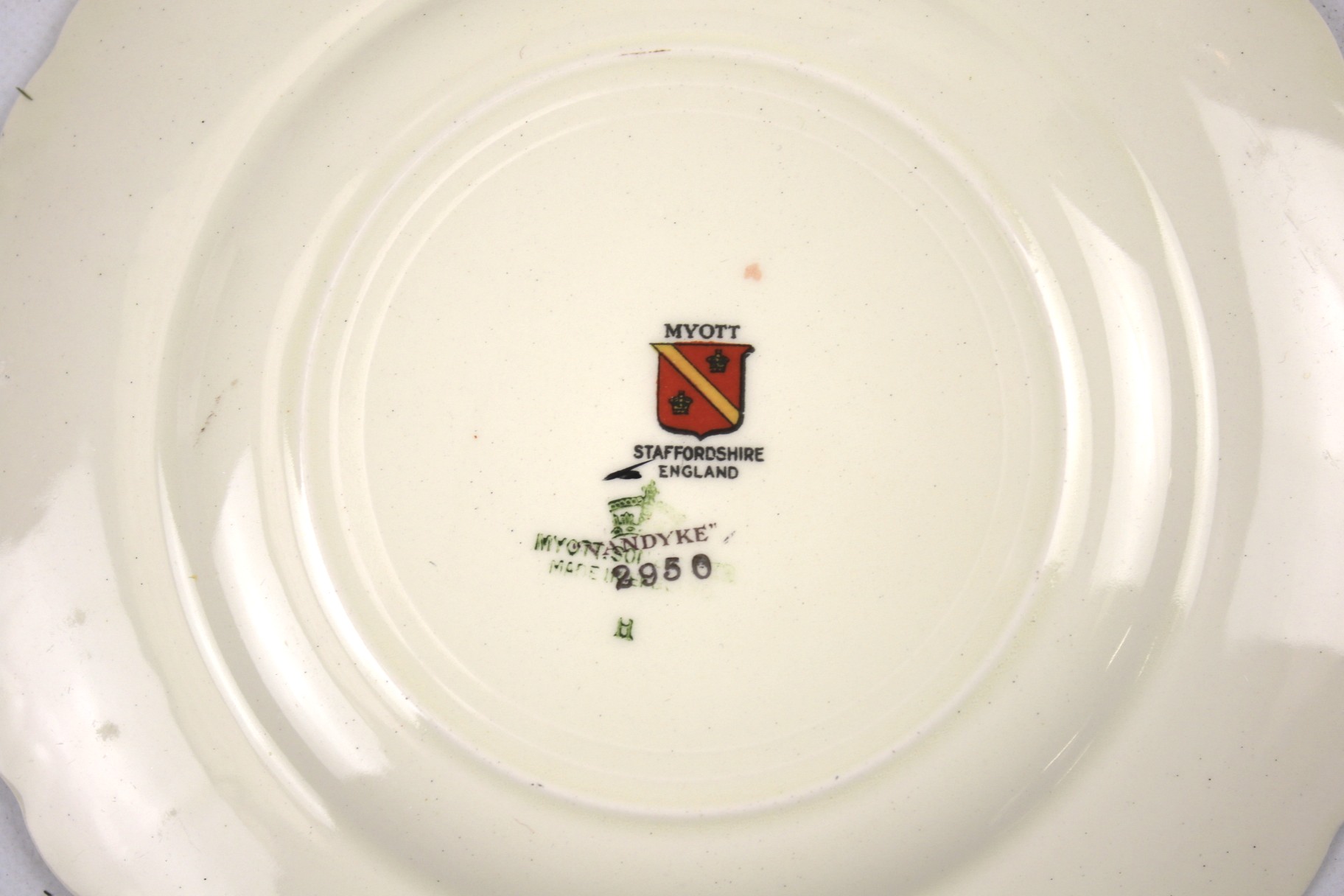 A Myott 'Vandyke' Staffordshire dinner service for six. - Image 3 of 3