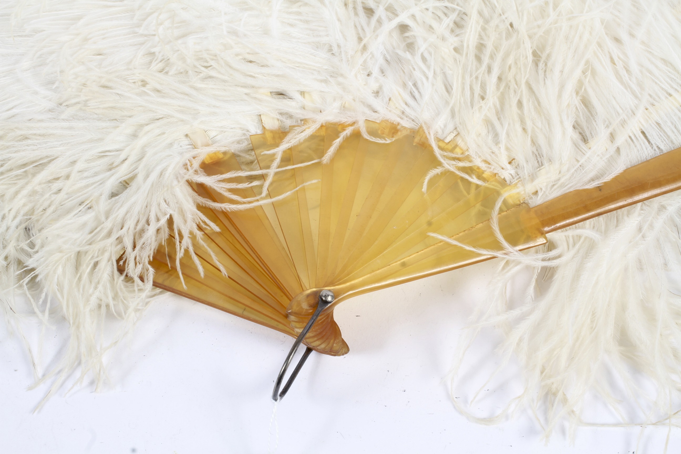 An early 20th century folding ostrich feather fan. - Image 2 of 2