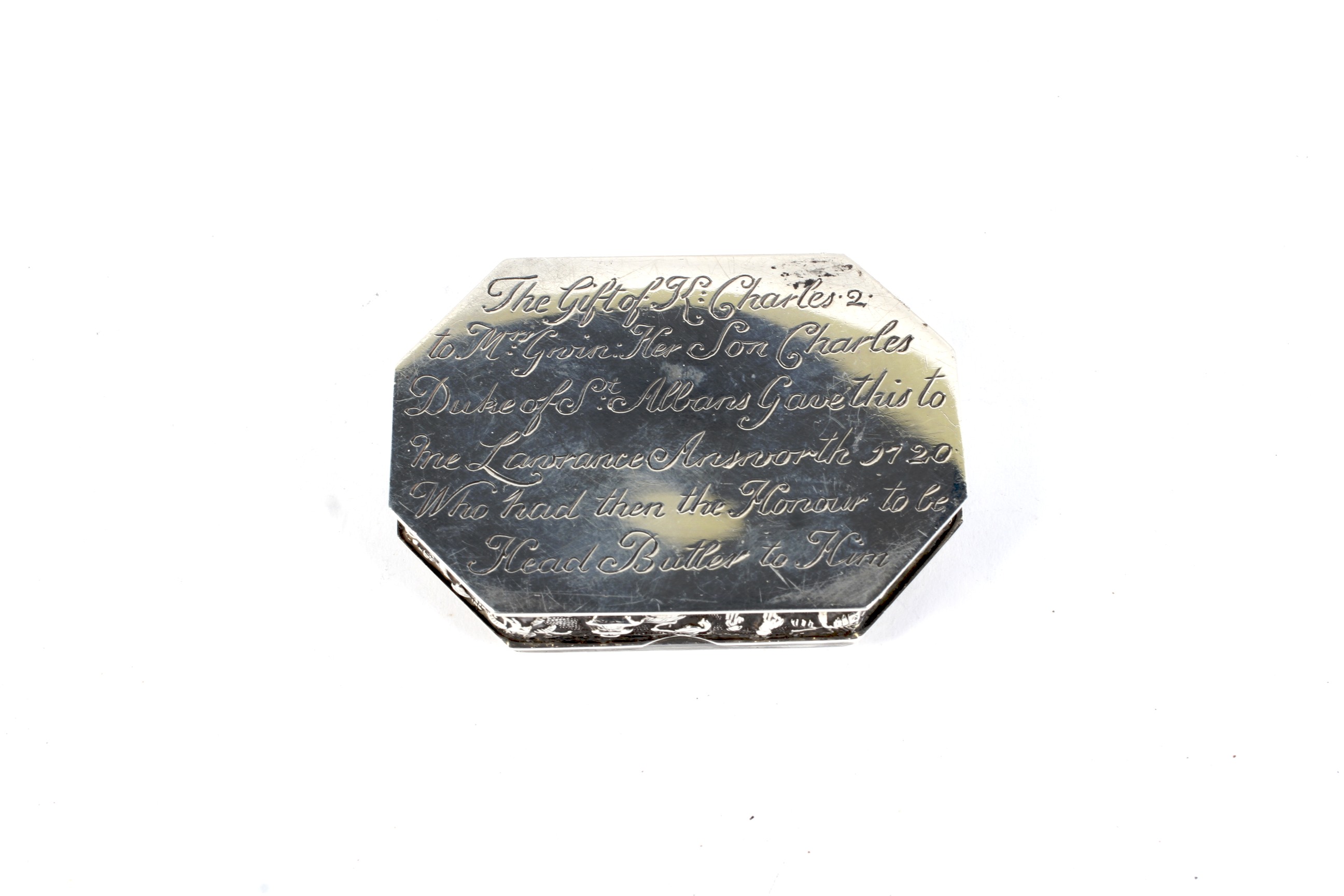 A modern silver limited edition octagonal snuff box after the antique. - Image 2 of 3