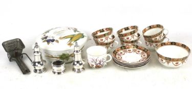 A group of assorted vintage ceramic items.