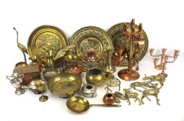A collection of assorted copper and brass metalware ornaments. Including a copper tea box, etc.