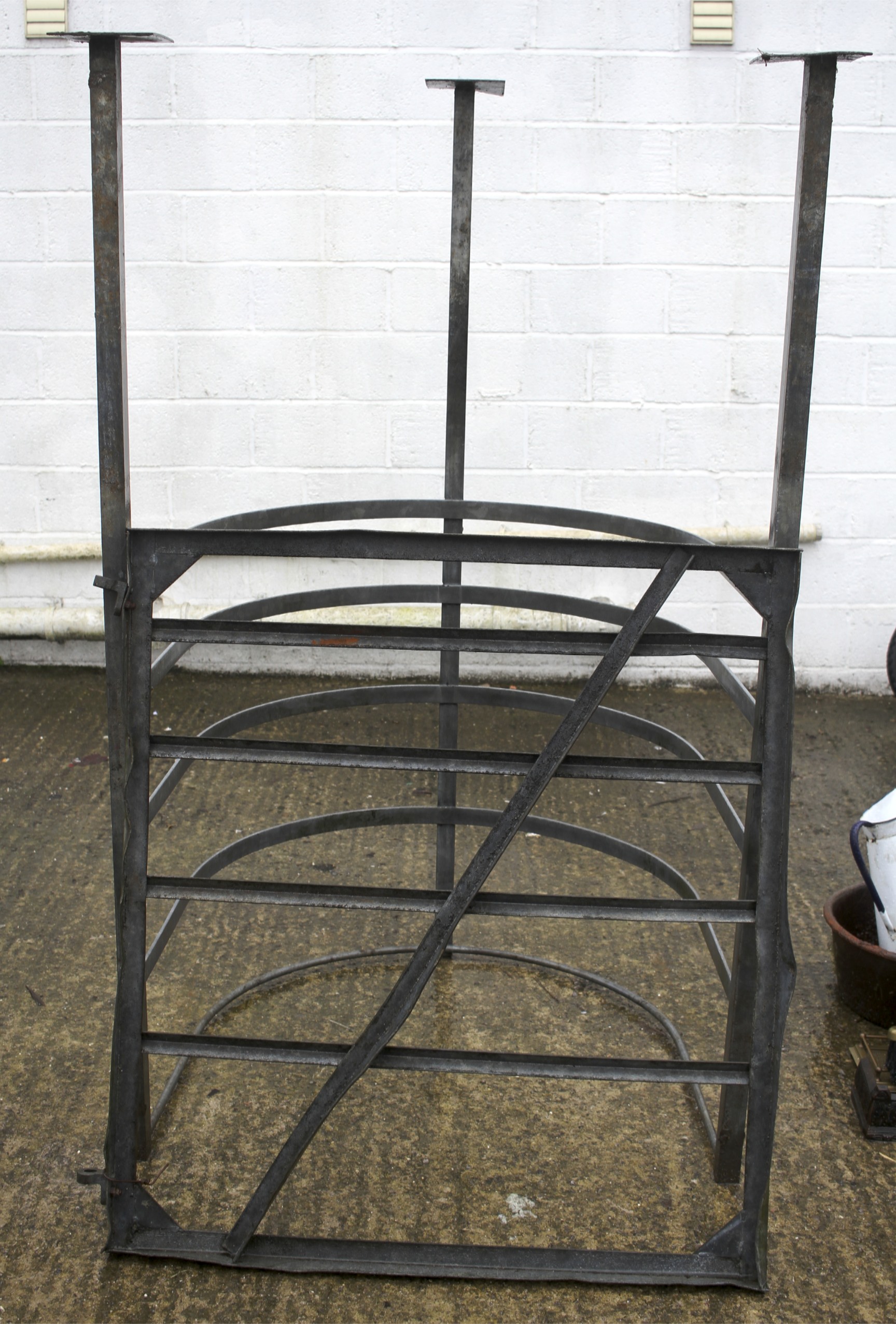 A galvanized metal style with a gate. L9
