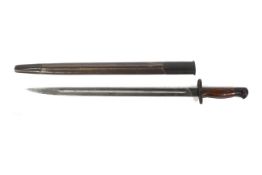 Bayonet : a 1907 WWI rifle bayonnet by Sanderson with leather and steel scabbard, 55.