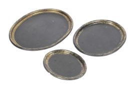Three Regency Papier mache graduated oval trays with gilt decoration, 42 ,