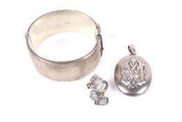 A small collection of silver and white metal jewellery.