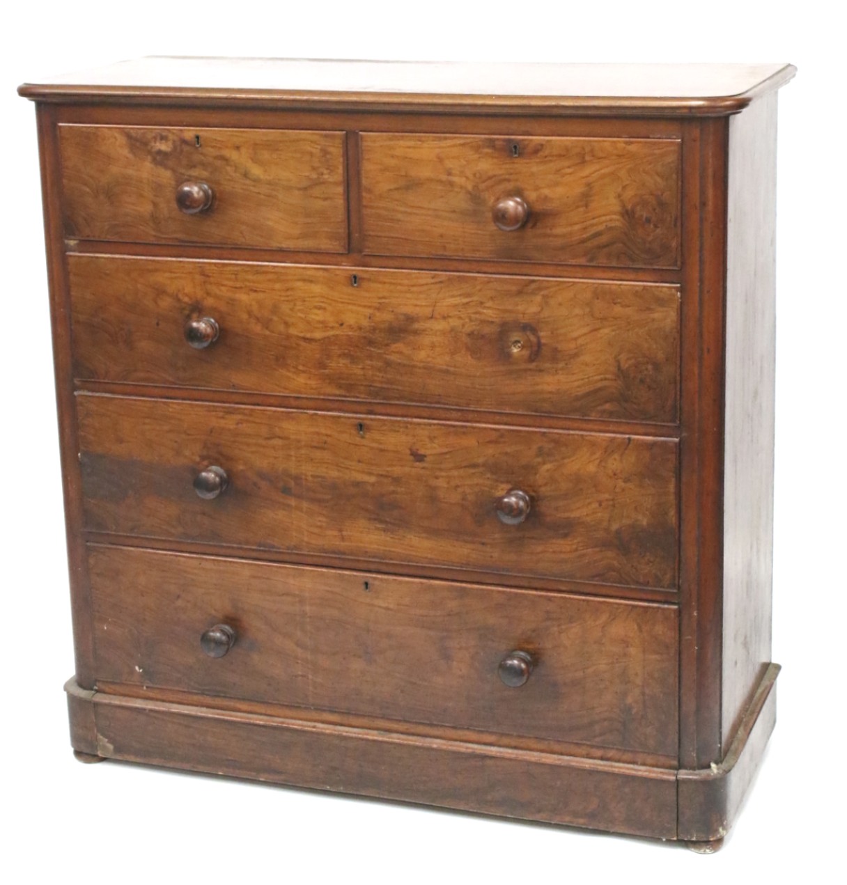 An Edwardian mahogany chest of drawers. Two short over three graduated long drawers.