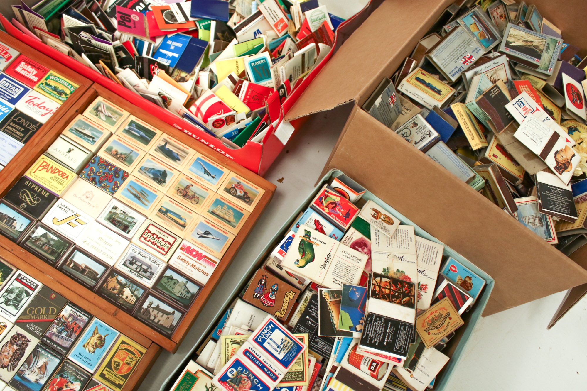 A large collection of vintage matchboxes and match books. - Image 4 of 4