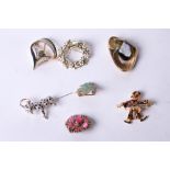 Seven designer brooches. Including Spinx, Atwood & Sawyer, Miracle, etc.