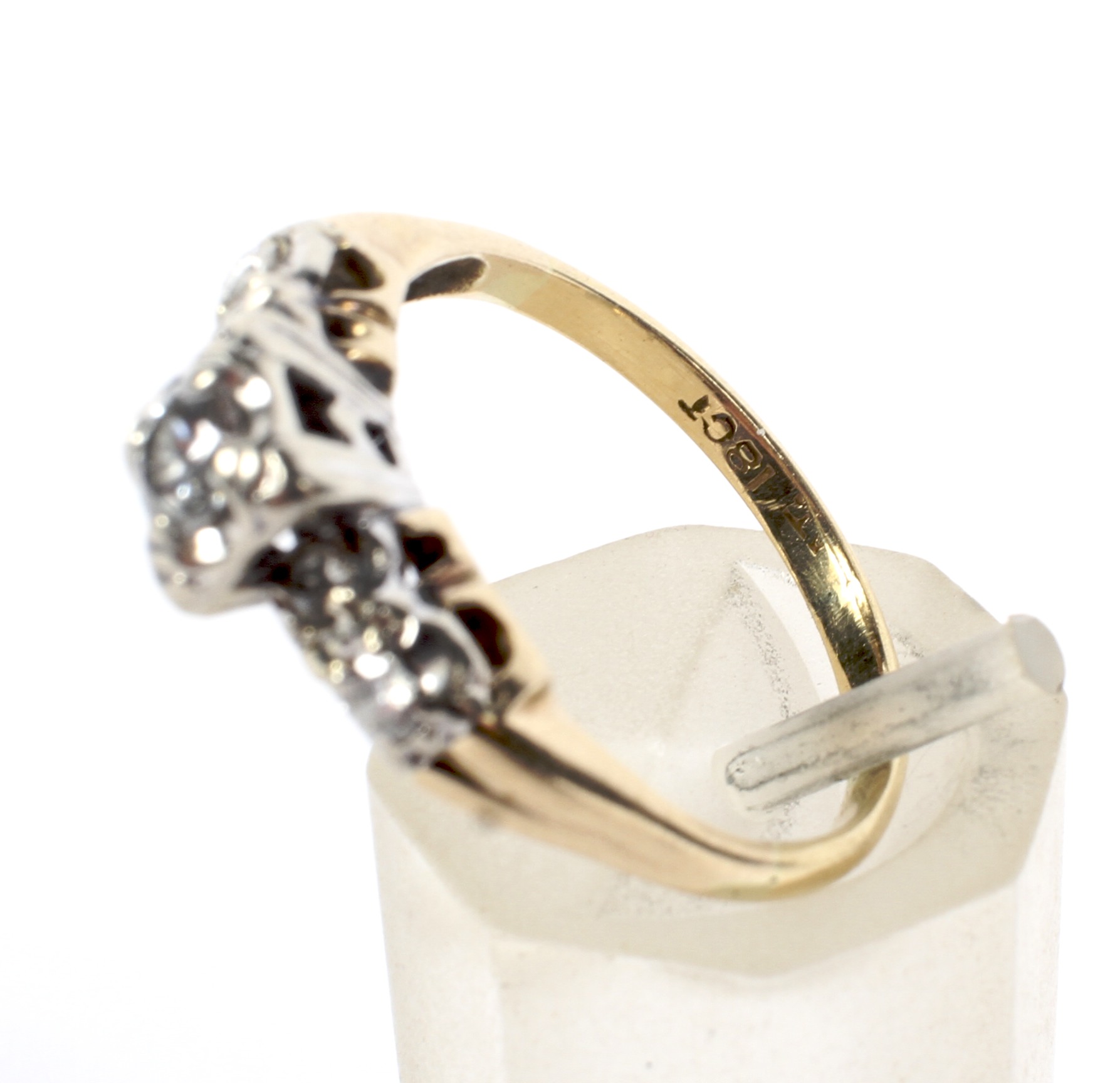 A vintage 18ct gold and diamond five stone ring. - Image 2 of 9
