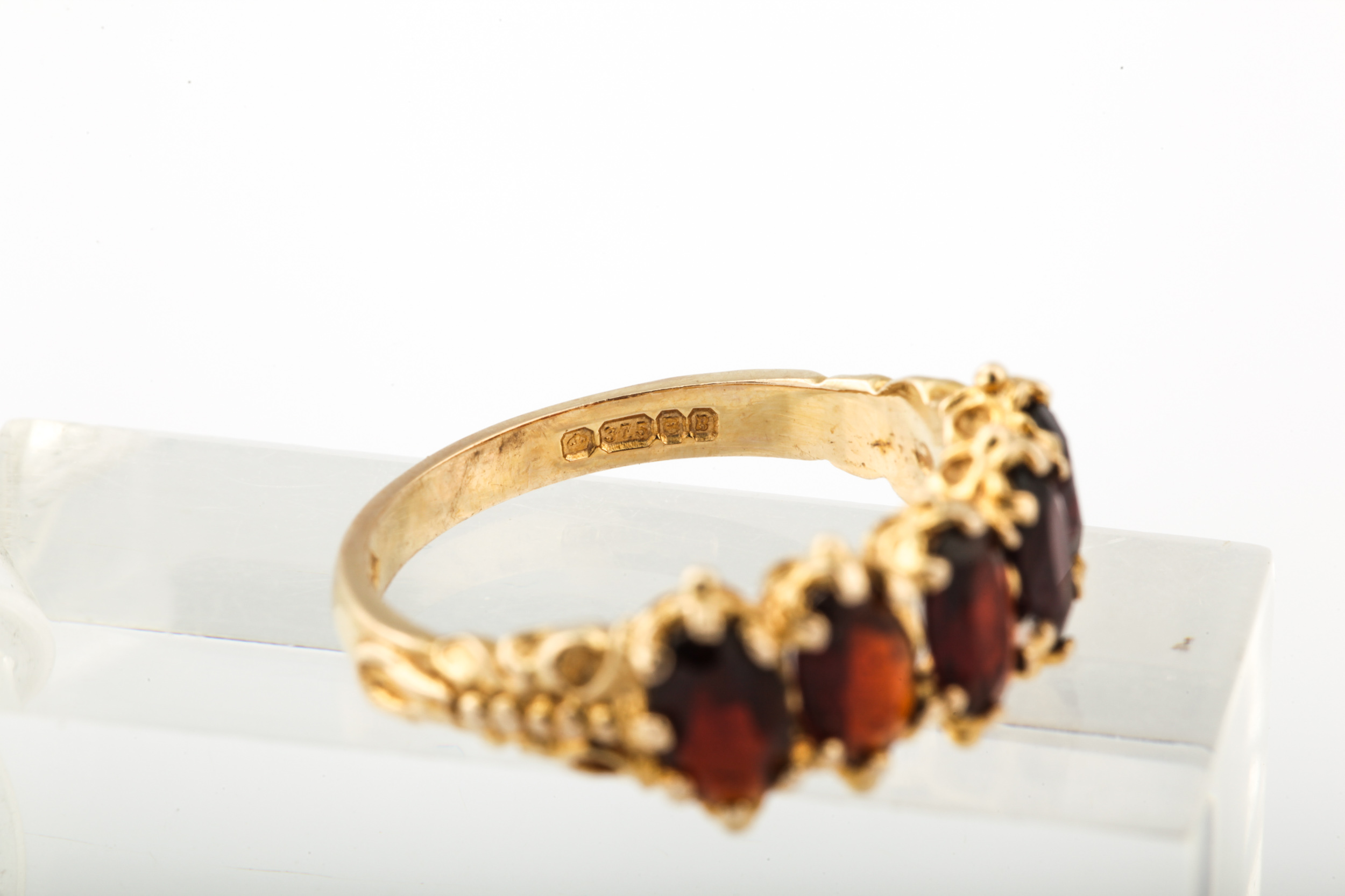 A vintage 9ct gold and garnet five stone ring. - Image 4 of 6