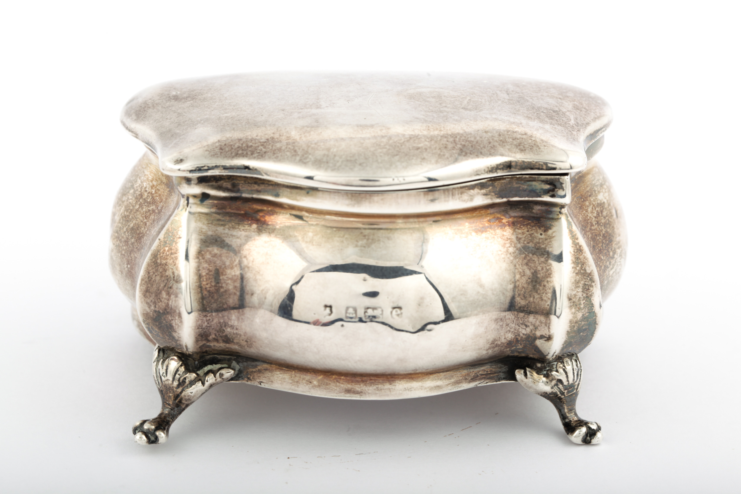 An Edwardian silver cartouche-shaped bombe trinket box.