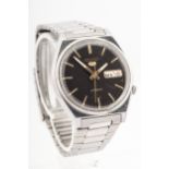 Seiko, 5, a gentleman's stainless steel automatic bracelet watch.