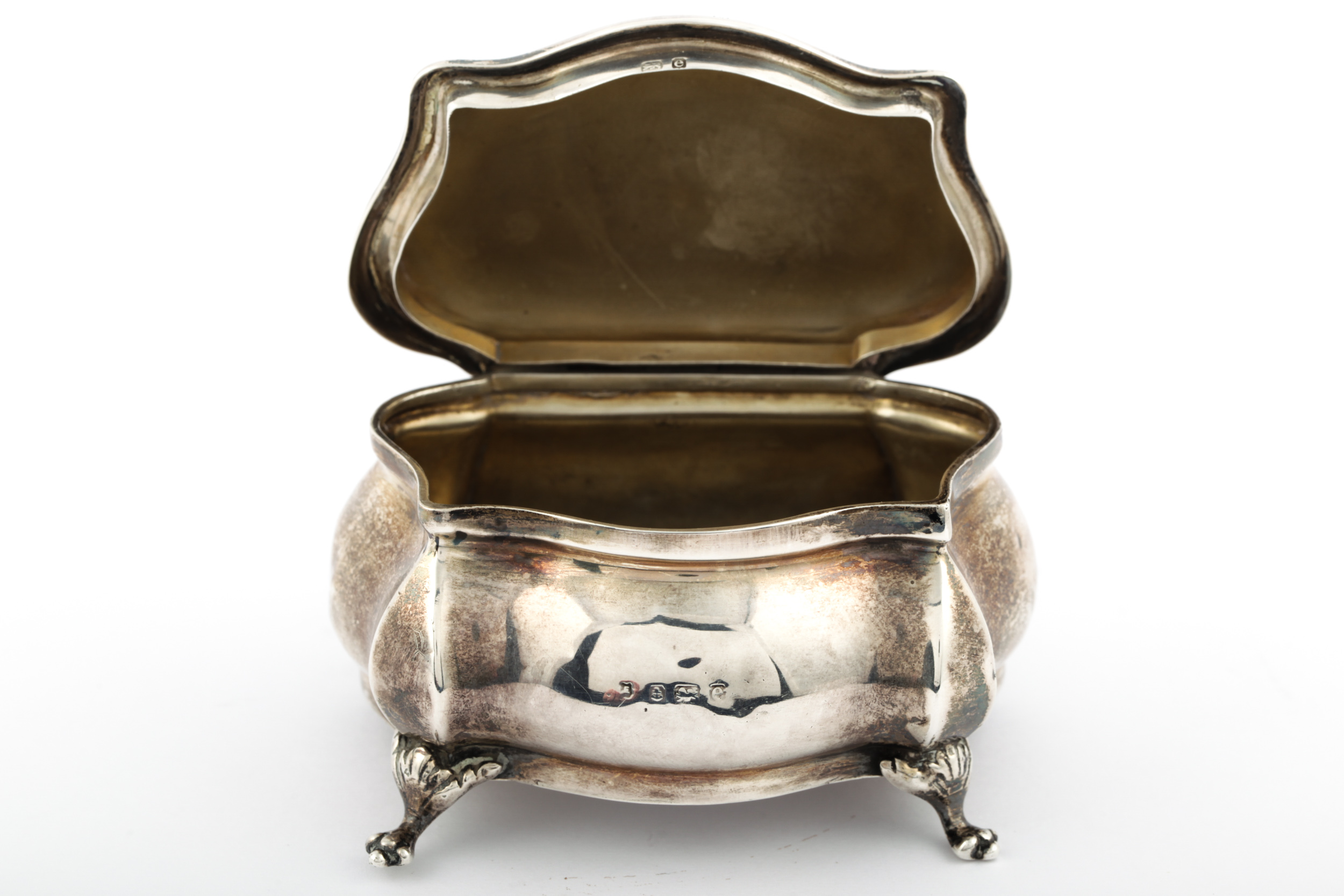 An Edwardian silver cartouche-shaped bombe trinket box. - Image 2 of 7