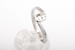 Gucci, an Italian 18ct white gold cross-over ring.