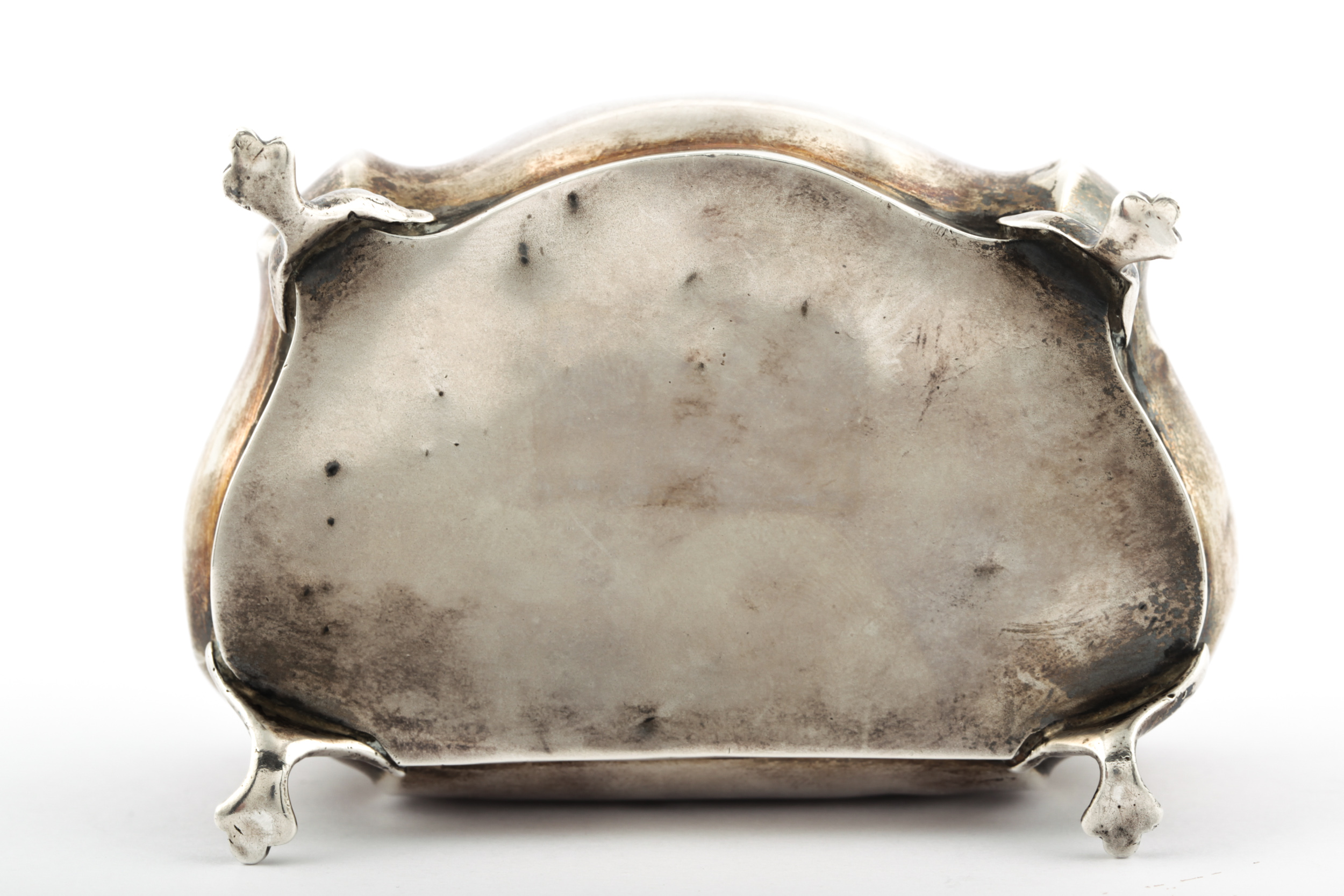 An Edwardian silver cartouche-shaped bombe trinket box. - Image 5 of 7
