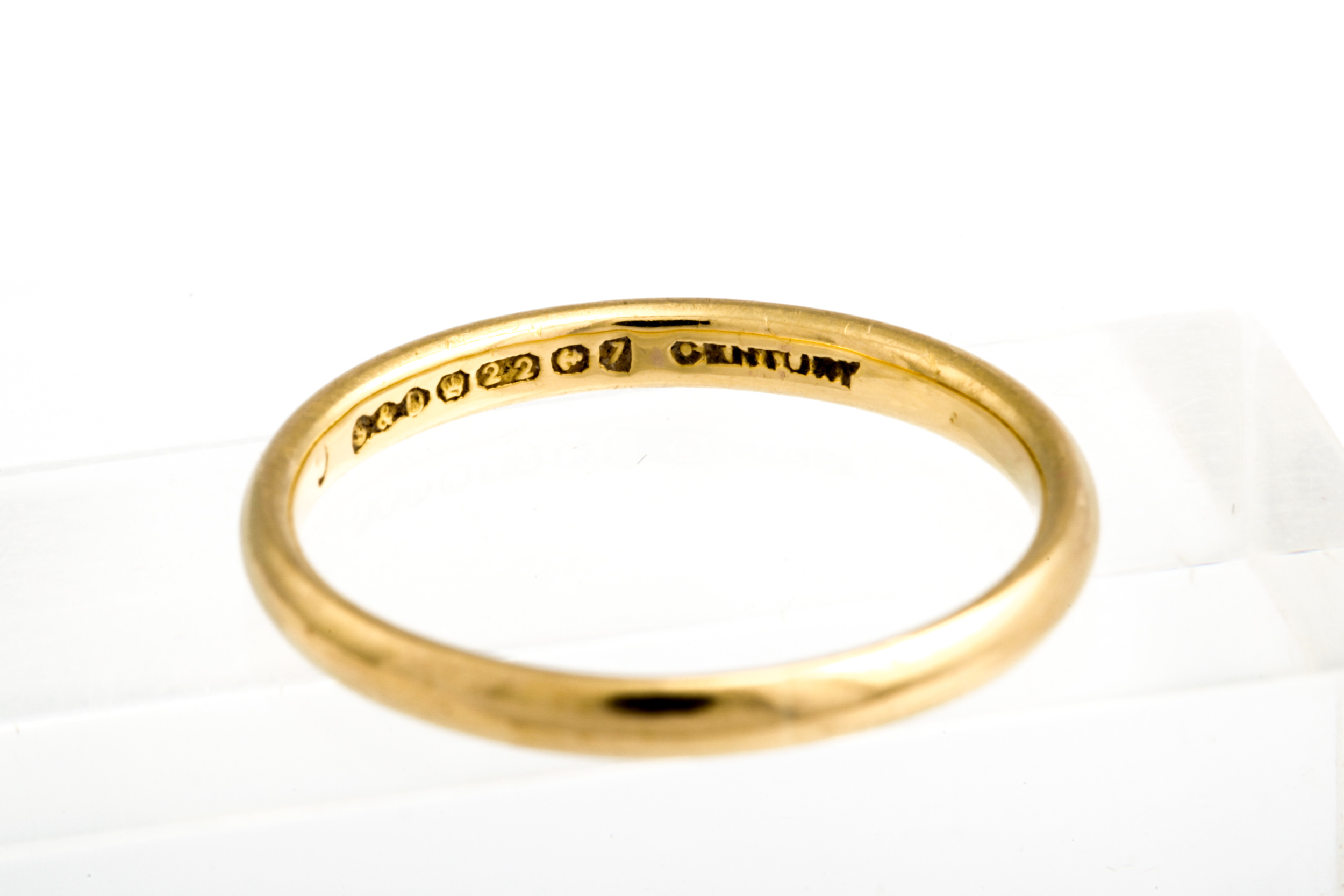 A vintage 22ct gold wedding band. Hallmarks for Birmingham 1958, 2mm wide, size L+, 2. - Image 2 of 2